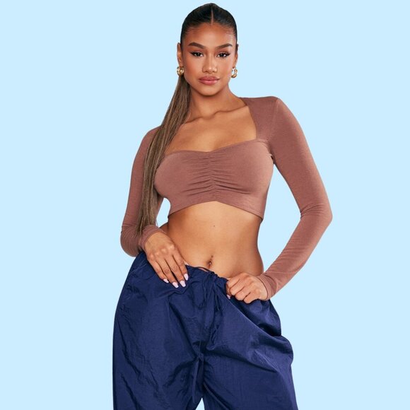 🔥 Dynamite Brown Long Sleeve Ruched Crop Top (P/S) - Picture 1 of 7